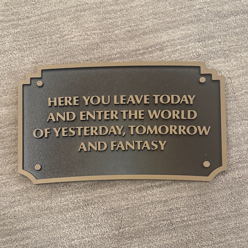 Disneyland park entrance replica plaque D23 exclusive New